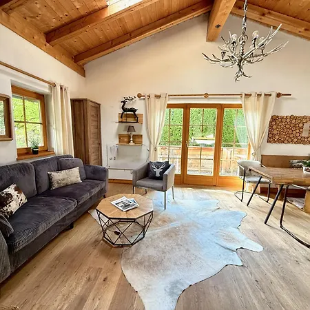 Belle Kitz By Belle Kitzbühel